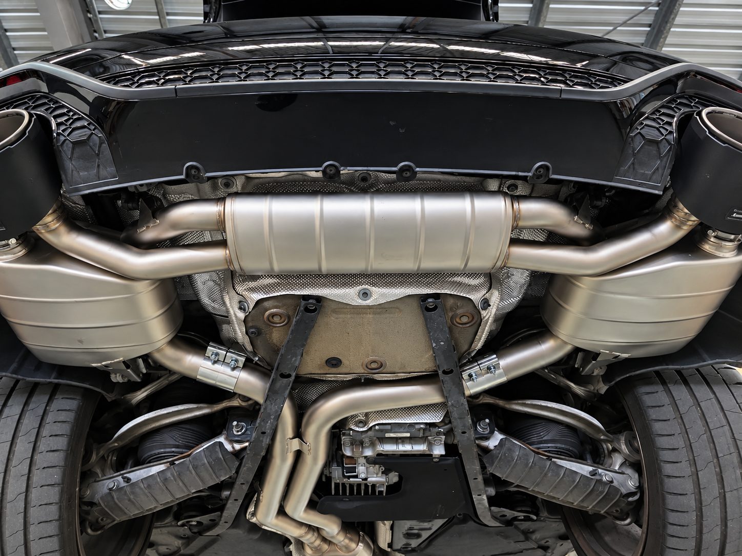 Akrapovic mufflers and tips at the rear of the RS6