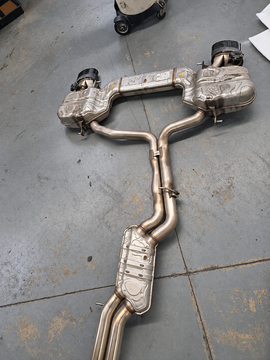 Factory exhaust removed from the Audi RS6